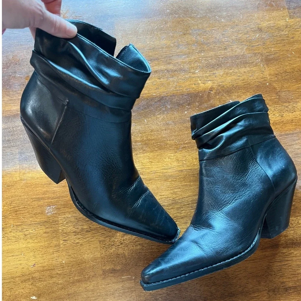 Vince Camuto Nerlinji Black Leather Slouchy Pointed Toe Ankle Boots 7.5M
